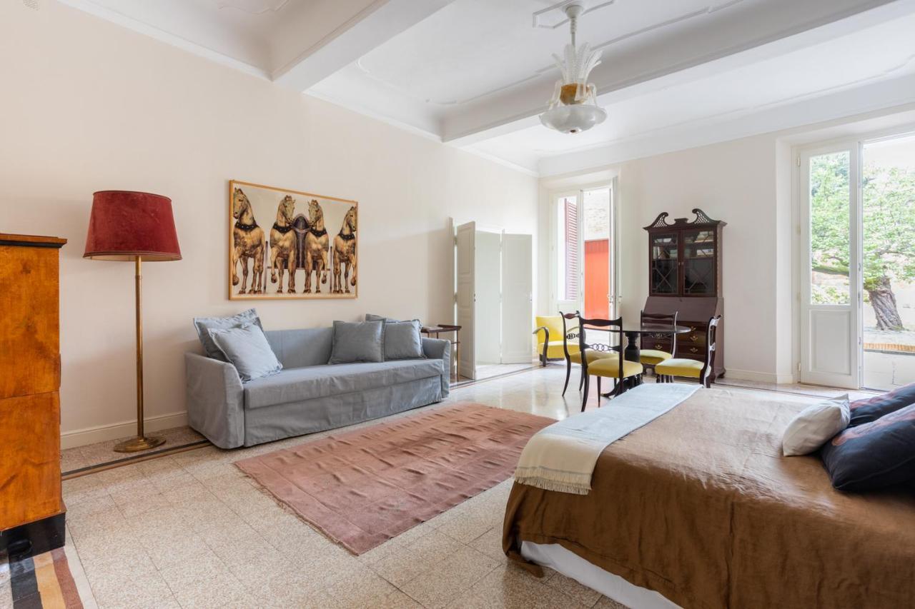 Palazzo Sabbioni Suite Del Conte Elegant Suite In Old Monastery City Center Ferrara Exterior photo
